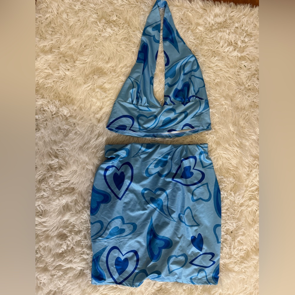 A blue 2000s set